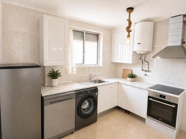 Apartamento T2 totalmente renovado em Santa Clara, Lisboa