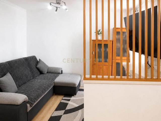 Apartamento T2 totalmente renovado em Santa Clara, Lisboa