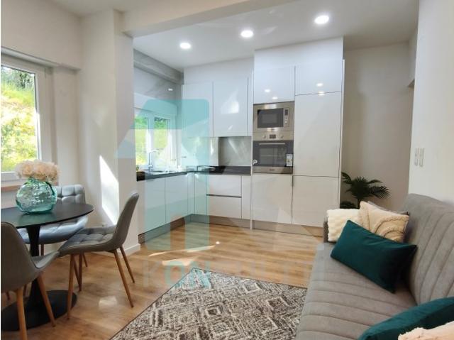 Apartamento T2 totalmente renovado junto ao Centro Comercial Colombo