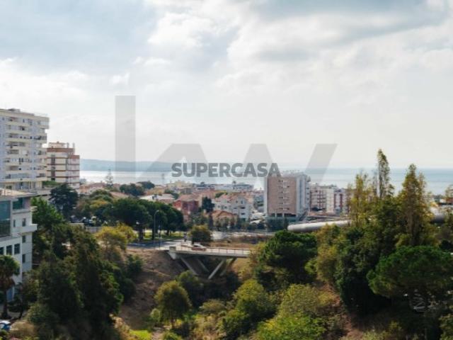 Apartamento T2 totalmente renovado em Paço de Arcos