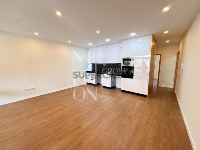 Apartamento T2 Totalmente Renovado