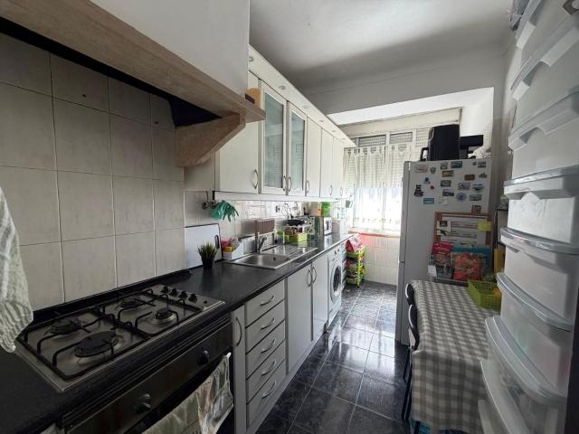 APARTAMENTO T2 TRANSFORMADO EM T1 | QUELUZ CENTRAL