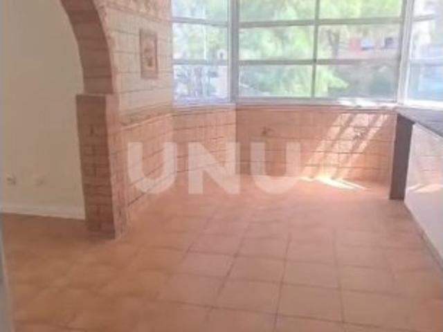 Apartamento T2 Transformado em T3 com Arrecadação Mem Martins