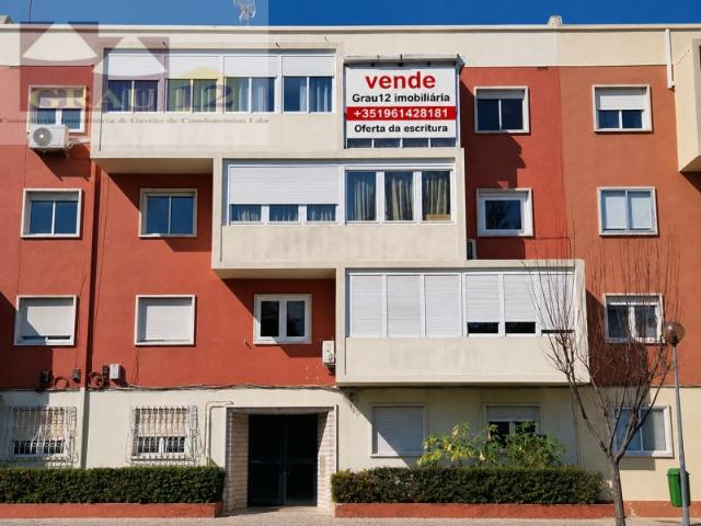 Apartamento T2 transformado em T3 | A 150 m do Metro | Pontinha, Odivelas