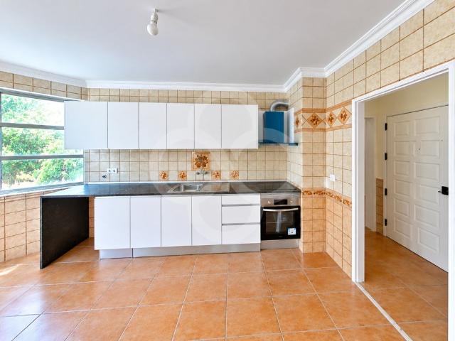 Apartamento t2 transformado em t3 c0m arrecadação Tapada das. 91m² Algueirão Mem Martins