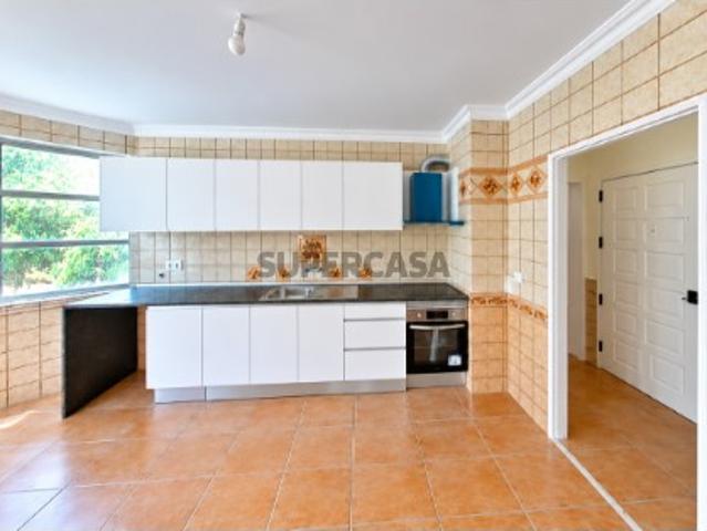 Apartamento t2 transformado em t3 c0m arrecadação Tapada das Mercês em Sintra