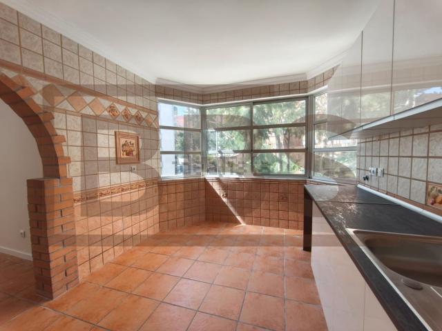 Apartamento T2 transformado em T3 | Open Space, Elevador e Arrecadação | Excelentes Acessos