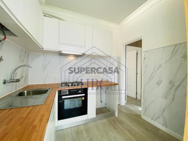 Apartamento T2 Transformado num Excelente T1 Remodelado com Vista Rio Tejo São Vicente, Lisboa
