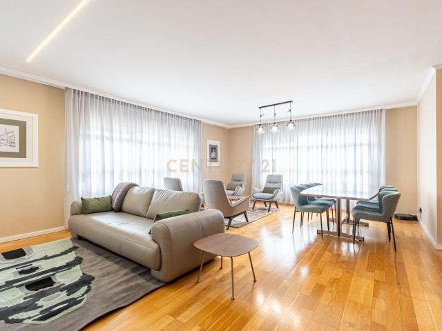 Apartamento T2 Twin Towers com Garagem 99m² Campolide