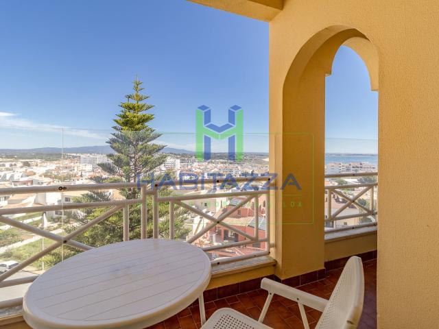 Apartamento T2, Último Andar, Vista Mar e Serra, em zona central de Lagos ARRENDAMENTO ANUAL