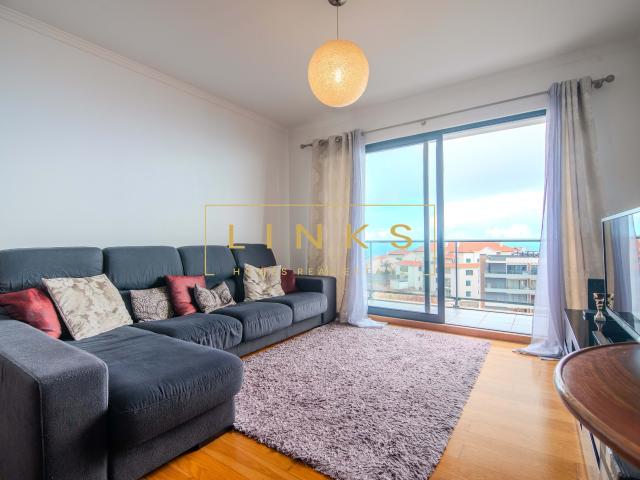 Apartamento T2 – Último Piso com Vista Mar no Garajau, Ilha da Madeira