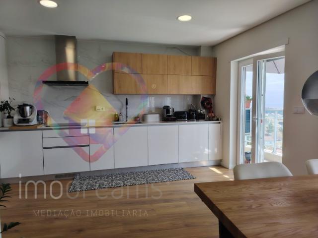 Apartamento T2, Ultimo Piso, com vista Rio Tejo em Vialonga Lisboa