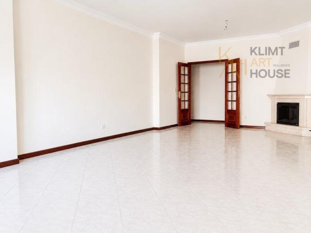 Apartamento T2 Usado C/Arrecadação e Parqueamento VENDE Cavaleira |Algueirão / Mem Martins 355.000,00€