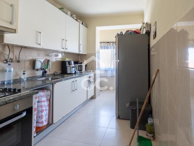 Apartamento T2 usado para venda em Vale da Amoreira