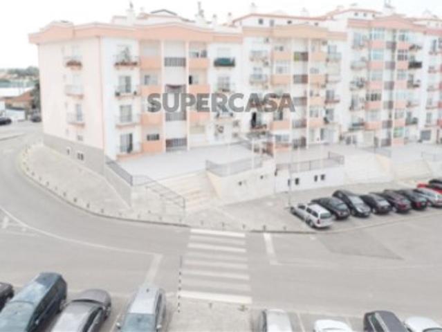 Apartamento T2  Urbanização Vale de Gatos