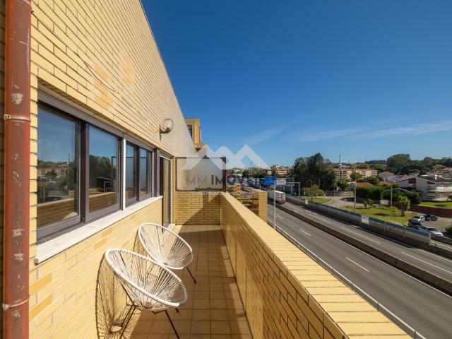 Apartamento T2 | Varanda | Box 2 carros | Valadares