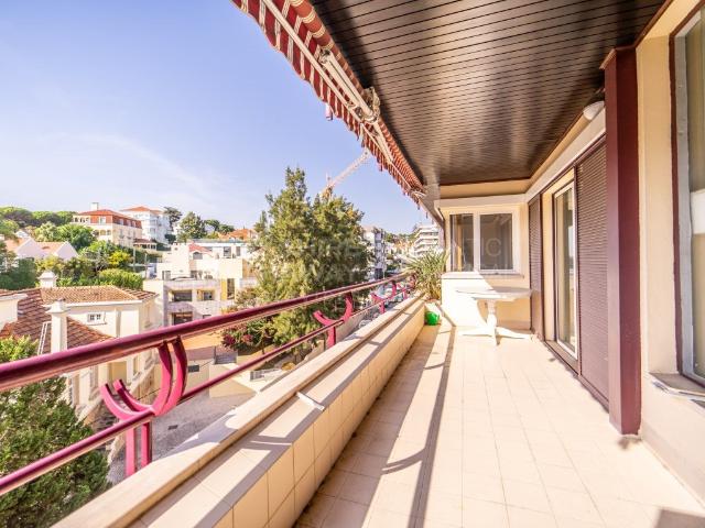 Apartamento T2 | Varanda, Terraços, Garagem e Arrecadação |. 0m² Cascais e Estoril