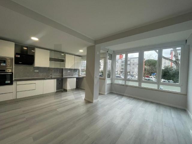 Apartamento T2 Venda Totalmente Remodelado 91m² Oeiras E São Julião Da Barra
