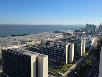 Apartamento T2 vista rio para arrendar no Parque das Nações