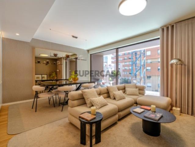 Apartamento T2 Yard Next Jardins DArrabida com vistas lateral de Rio
