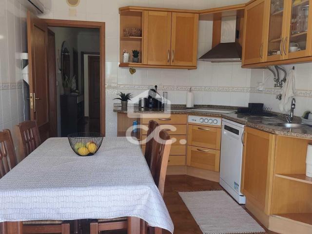 Apartamento T2 zona das universidades, com aproveitamento de sótão