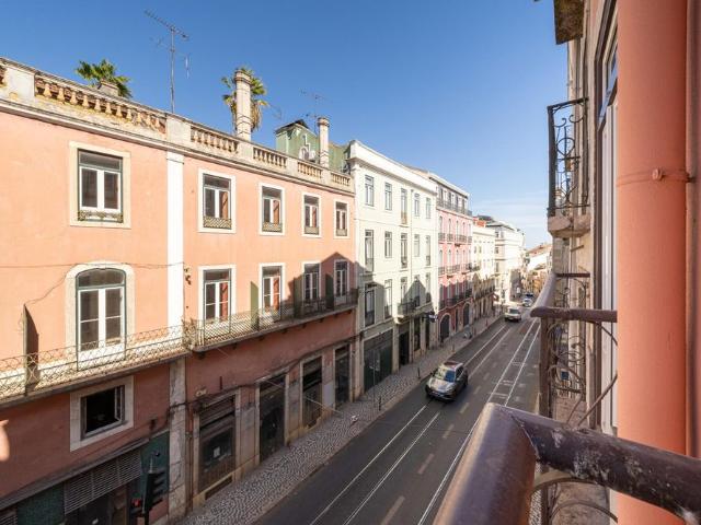 Apartamento T2 a estrear com espaço exterior privativo para arrendar na Estrela