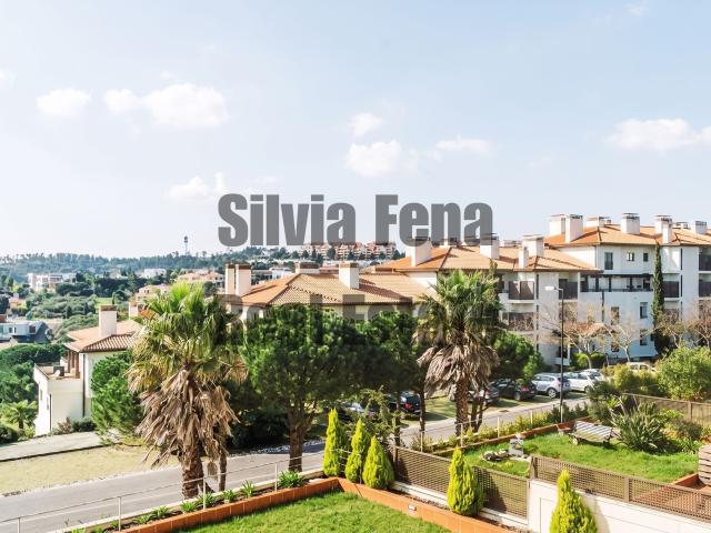 Apartamento T2 à venda no Belas Clube de Campo, com 130 m² de área bruta privativa, ampla varanda com vista desafogada, excelente exposição solar, dois lugares de estacionamento e arrecadação. Inserido num condomínio exclusivo, seguro e rodeado de natureza, com fácil acesso a Lisboa, Sintra e Cascais. Ideal para quem procura conforto, tranquilidade e qualidade de vida