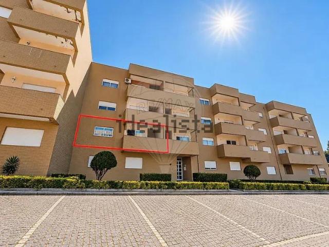 Apartamento T2 à venda no Largo de Pomarelho