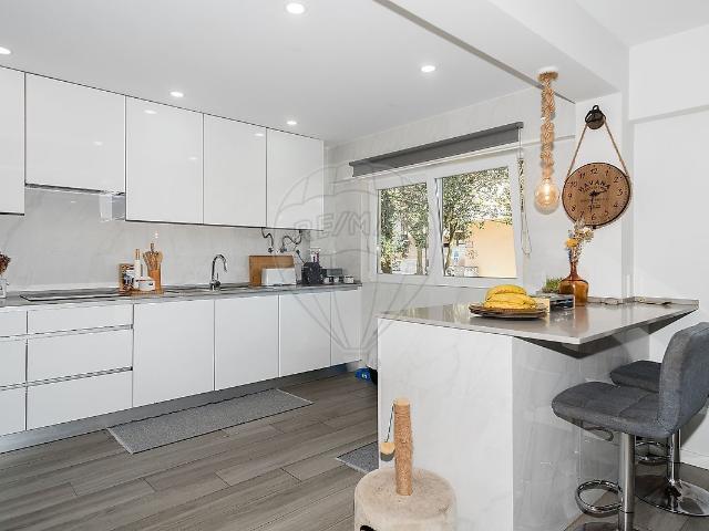 Apartamento T2 à venda em Massamá