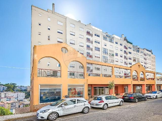 Apartamento T2 à venda em Massamá e Monte Abraão, Sintra RE/MAX Portugal
