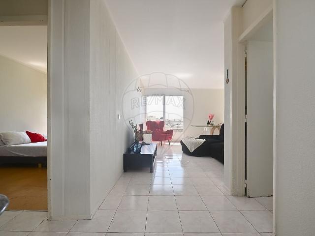 Apartamento T2 à venda em Massamá e Monte Abraão, Sintra RE/MAX Portugal