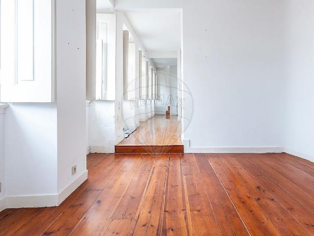 Apartamento T2 à venda em Misericórdia, Lisboa RE/MAX Portugal