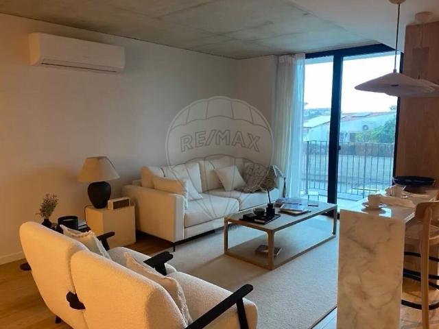 Apartamento T2 à venda em Oliveira de Azeméis, Santiago de Riba Ul, Ul, Macinhata da Seixa e Madail, Oliveira de Azeméis RE/MAX Portugal