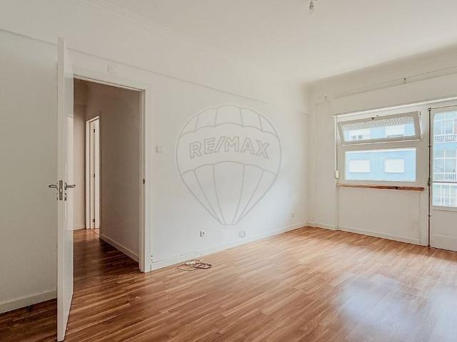 Apartamento T2 à venda em Agualva e Mira Sintra, Sintra RE/MAX Portugal