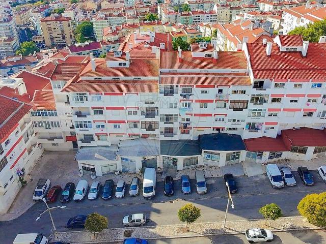 Apartamento T2 à venda em Agualva e Mira Sintra, Sintra RE/MAX Portugal
