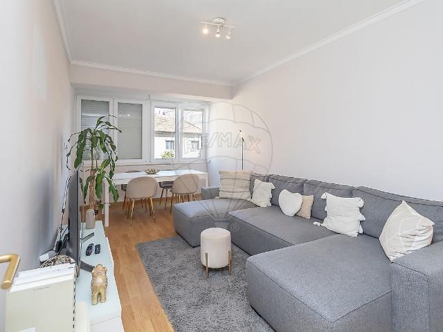 Apartamento T2 à venda em Agualva e Mira Sintra, Sintra RE/MAX Portugal