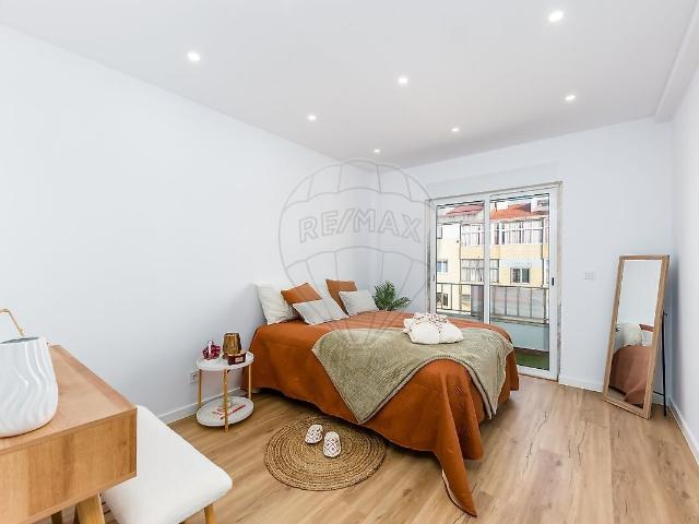 Apartamento T2 à venda em Agualva e Mira Sintra, Sintra RE/MAX Portugal