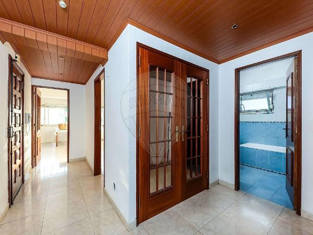 Apartamento T2 à venda em Agualva e Mira Sintra, Sintra RE/MAX Portugal