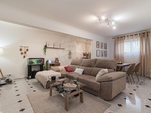 Apartamento T2 à venda em Algueirão Mem Martins, Sintra RE/MAX Portugal