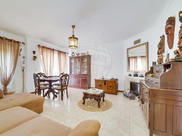 Apartamento T2 à venda em Algueirão Mem Martins, Sintra RE/MAX Portugal