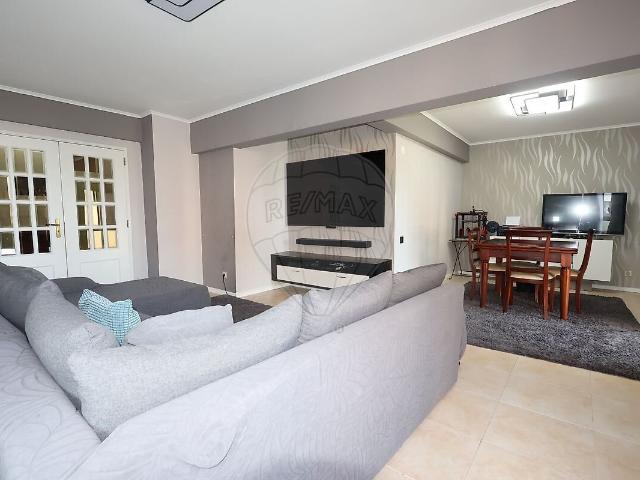 Apartamento T2 à venda em Algueirão Mem Martins, Sintra RE/MAX Portugal