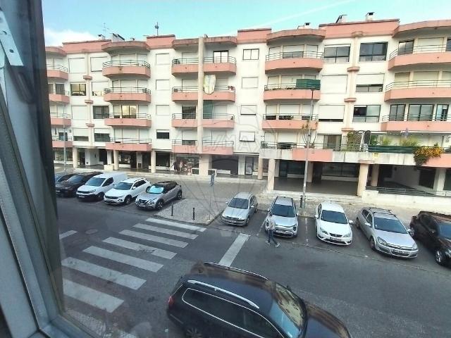 Apartamento T2 à venda em Algueirão Mem Martins, Sintra RE/MAX Portugal