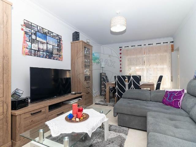 Apartamento T2 à venda em Algueirão Mem Martins, Sintra RE/MAX Portugal
