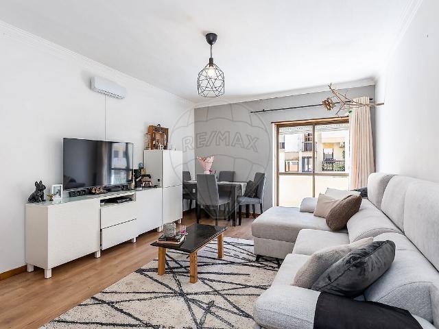 Apartamento T2 à venda em Algueirão Mem Martins, Sintra RE/MAX Portugal