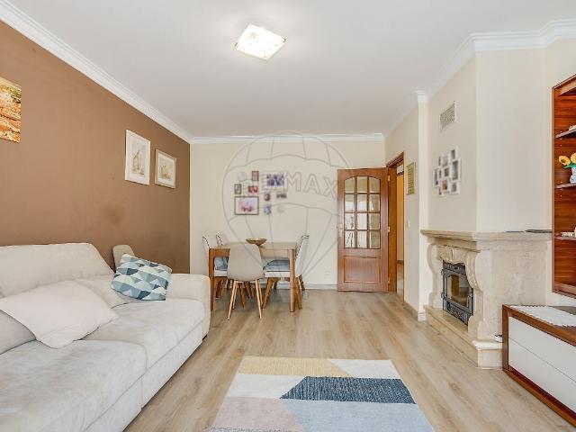 Apartamento T2 à venda em Algueirão Mem Martins, Sintra RE/MAX Portugal