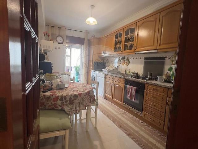 Apartamento T2 à venda em Algueirão Mem Martins, Sintra RE/MAX Portugal