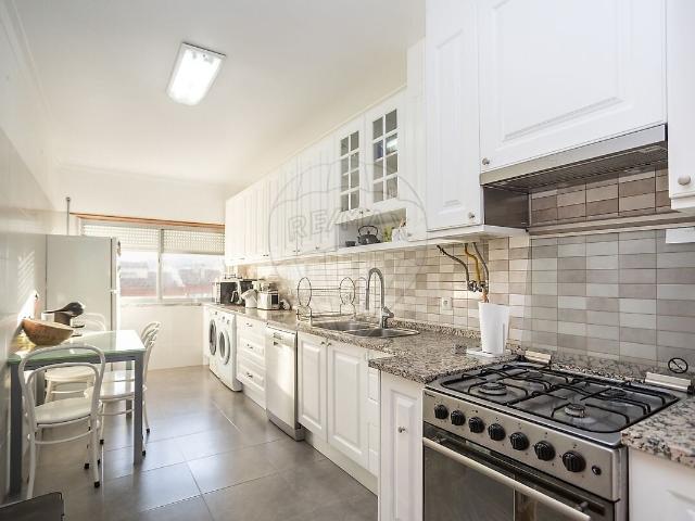 Apartamento T2 à venda em Algueirão Mem Martins, Sintra RE/MAX Portugal