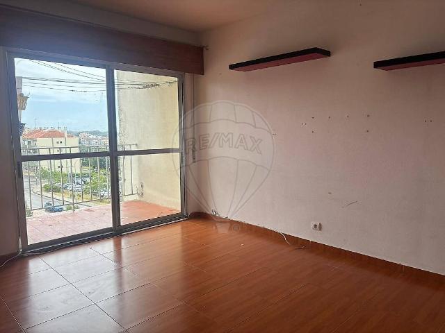 Apartamento T2 à venda em Algueirão Mem Martins, Sintra RE/MAX Portugal