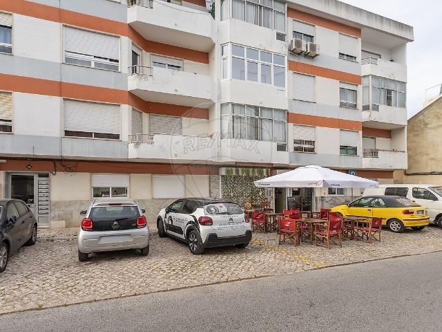 Apartamento T2 à venda em Alhos Vedros, Moita RE/MAX Portugal