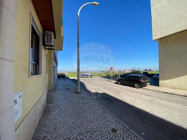 Apartamento T2 à venda em Alhos Vedros, Moita RE/MAX Portugal
